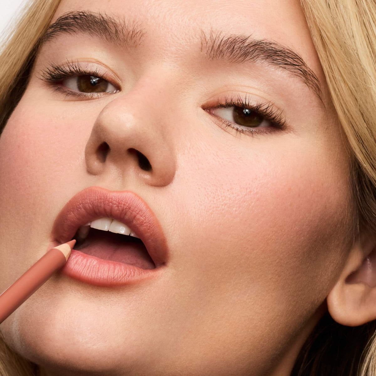 softline-lip-liner-latte-g9 SoftlineLipLiner_Latte_8.jpg